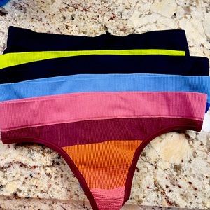 Five new, never worn aerie underwear size M/L